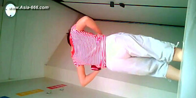 chinese girls go to toilet.67