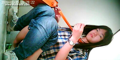 chinese girls go to toilet.41