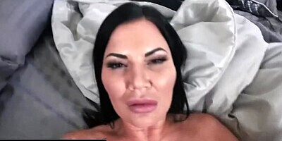 Marvelous Stepmom Jasmine Jae Gives Stepson Blowjob For Breakfast