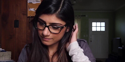 Mia Khalifa And Julianna Vega In Interracial Sex Mit Einem Traurigen Arabischen Madchen Und Gut Ausgestatteten Afroamerikanern