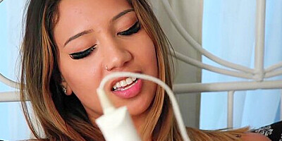 Brunette Teen 18+ Teaches How To Squirt With Kimora Quin And Mae Milano