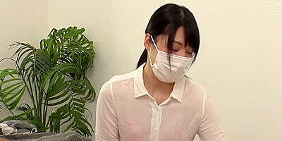 01B0223-The housekeeper who came to clean the room has a vibrator screwed into her throat