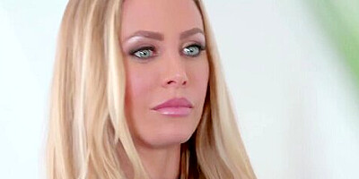 Undercover Vagitarian! With Nicole Aniston