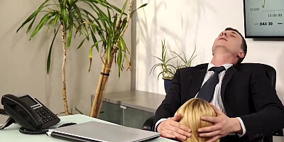 Skinny secretary relaxes her boss with hardcore sex