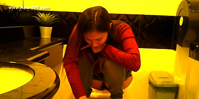 peeping taiwan girls go to toilet.8