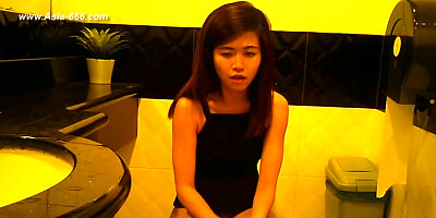 peeping taiwan girls go to toilet.8