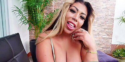 Milf Mexicana Acepta Comerse Una Verga Enorme En La Calle Para Despues Follarselo Por Despecho