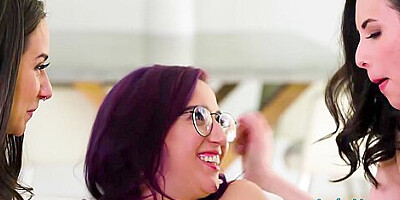 Gets With Two Dykes And They Eat Each Other With April Oneil