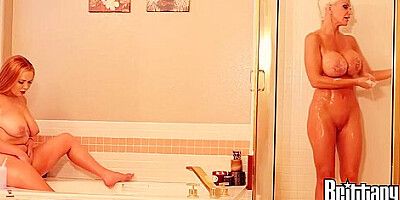 Brittany Andrews In Lesbian And Daisy Harper Licking Each Other