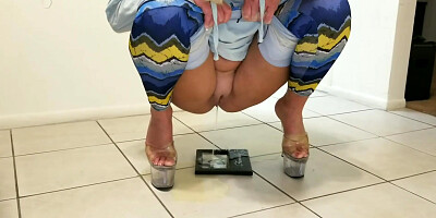Sexy Housewife Who Loves to Pee Anywhere