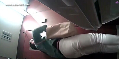 peeping Korean restaurant toilet.12