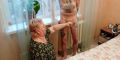 My Morning Started With A Good Hand Job And A Blowjob Of My Dick By My Stepmother-in-law