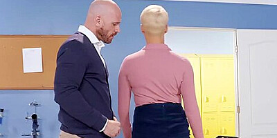 Hot Short-haired Milf Ryan Keely Amazing Porn Video