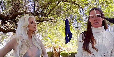 Huge Breasts Stepmommy Pounding Big Male Stick Thief With Brittany Andrews And Ricky Spanish