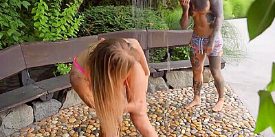Zlata Shine - Bouncy Beach Balls With