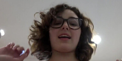 Nerdy cutie sucks and rides boyfriend's dick on bed