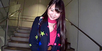 美乳を揺らしてビクビクとイキ悶える２１才の素人美女