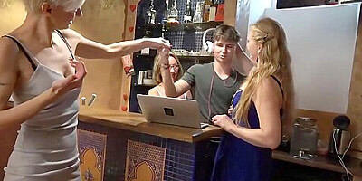 Blondies Pornstar Video - Blondie Bee