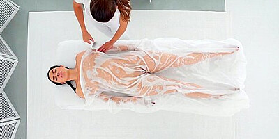 Voluptuous Kira Queen Enjoys Oil Massage