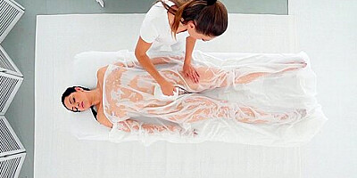 Voluptuous Kira Queen Enjoys Oil Massage