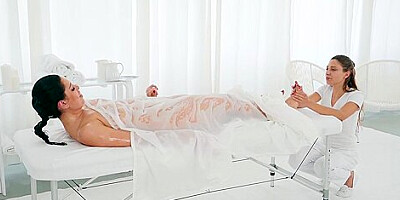 Voluptuous Kira Queen Enjoys Oil Massage