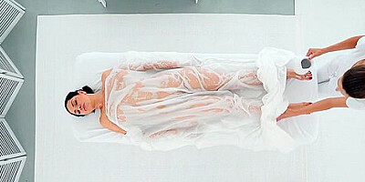 Voluptuous Kira Queen Enjoys Oil Massage