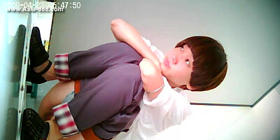 chinese girls go to toilet.129
