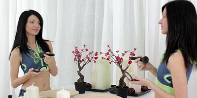 Young belle melts with joy when stimulating her twat