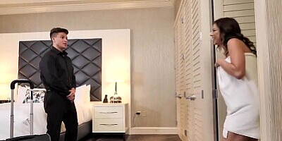 Naughty America Alexis Fawx tips bell boy with pussy