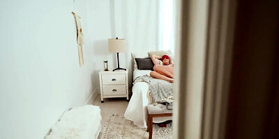 Blindfolded MILF River Lynn gets surprsied by Mike