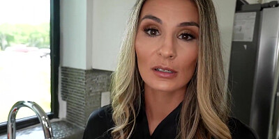 Mandy Rhea In Morning Routine