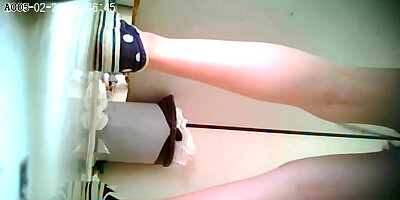chinese girls go to toilet.10