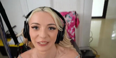 Taylor, Luna Luxe - Sound Girl Gets Fucked