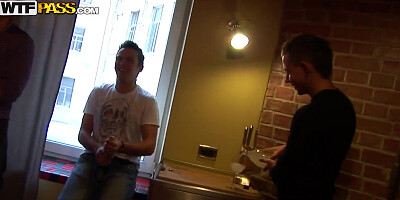 Carolina, Emmy, Logan, Milia have dirty college party