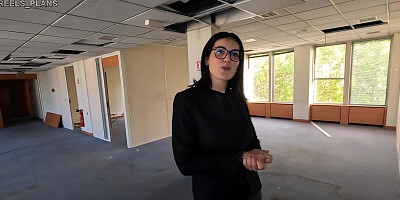 Une Agente Immobiliere Trompe Step son Mec, Se Fait Baiser En Anal Lors De Visite Par Des Faux Clients