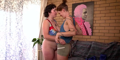 Max Peach And Sam B Eat My Box