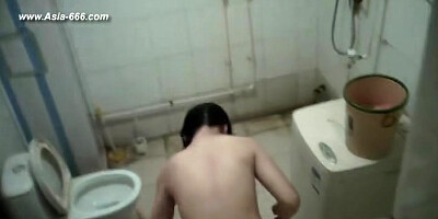 peeping chinese girls bathing.9