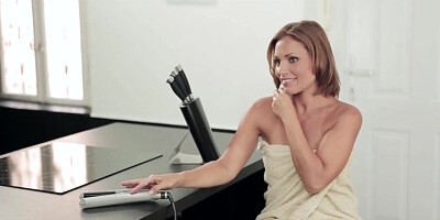 Towel drops while boyfriend of daughter is around to seduce him in sex