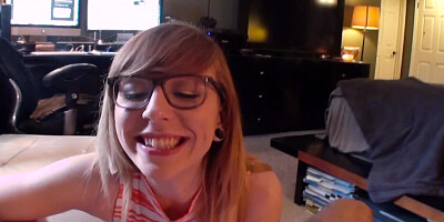 Nerdy cutie revenges on BF by giving blowjob to random stranger