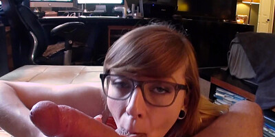 Nerdy cutie revenges on BF by giving blowjob to random stranger