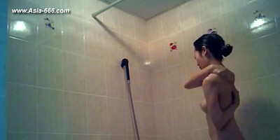 peeping chinese girls bathing.2