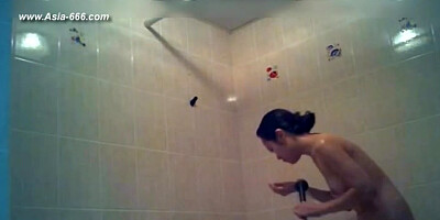 peeping chinese girls bathing.2