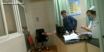 peeping chinese woman to go to the hospital for an injection.1