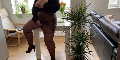 Lustful Stepmother-in-law In Pantyhose Masturbates Her Pussy And Gets Hot Cum On Her Ass In A Skirt