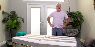 Gigantic Ass Plumper Julie Ginger Receives The Perfect Pussy Massage