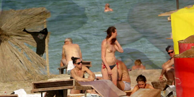 Mature Nudist Amateurs Beach - MILF Close-Up Pussy