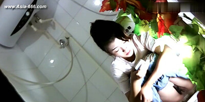 chinese girls go to toilet.112