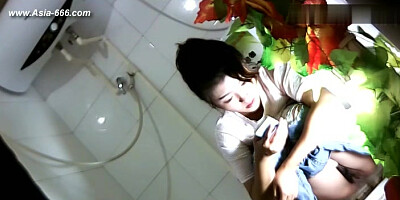 chinese girls go to toilet.112