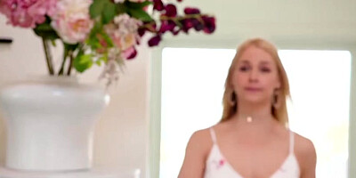 Annoyed Blond Hair Girl Step mother Id Like To Fuck Step - Scarlett Sage And Sarah Vandella