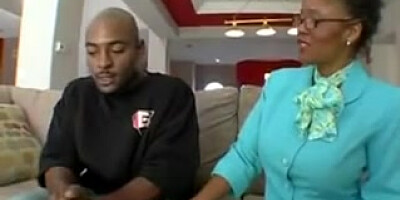 Super-Hot unshaved dark-hued mom